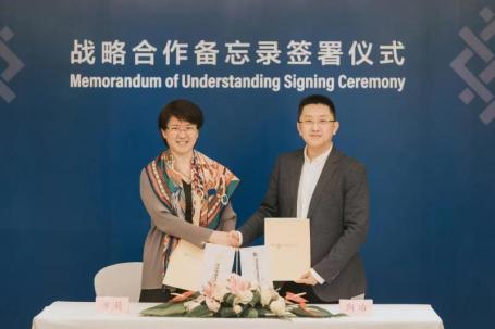 WRI China's Fang Li at an energy MOU signing on November 17, 2020